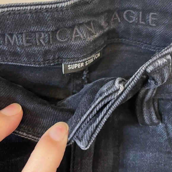 American Eagle Size 6 Super Stretch Black Distressed Jeans*LIKE NEW* - Picture 4 of 4